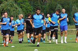 Trainingsauftakt des Oberliga-Kaders im AKS