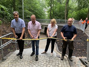 Einweihung der neuen Gehegetreppe