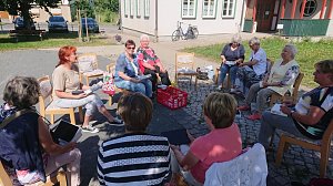 Frauenfr&uuml;hst&uuml;ck in der Natur