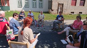 Frauenfr&uuml;hst&uuml;ck in der Natur
