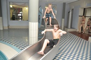 Mega-Poolparty im Badehaus