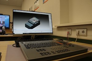 Pr&auml;sentation der neuen CNC-Fr&auml;se im BBZ