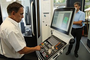 Pr&auml;sentation der neuen CNC-Fr&auml;se im BBZ