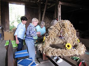 Binden der Erntekrone