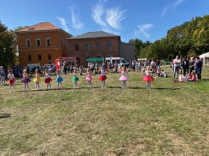 Die Eleven des Tanzstudio Radeva bereicherten das Programm zum Kindertag in Sondershausen