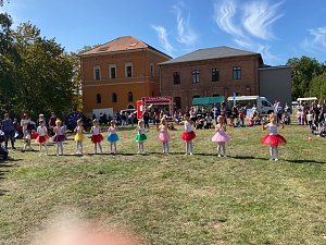 Die Eleven des Tanzstudio Radeva bereicherten das Programm zum Kindertag in Sondershausen