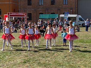 Die Eleven des Tanzstudio Radeva bereicherten das Programm zum Kindertag in Sondershausen