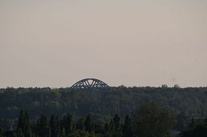 Peter Blei unterwegs am Roten Turm von Pouch