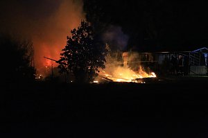 Feuer auf dem Campingplatz