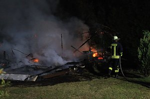 Feuer auf dem Campingplatz