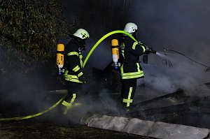 Feuer auf dem Campingplatz