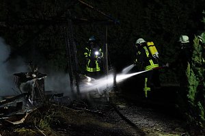 Feuer auf dem Campingplatz