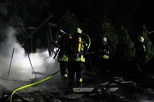 Feuer auf dem Campingplatz