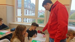 Englisch mal anders - Moderator Ted Stanetzky war am Herder-Gymnasium zu Gast