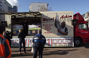 Marktschreier auf dem Bebel-Platz