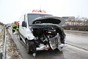Transporter in der Mittelleitplanke