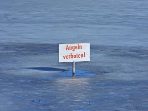 Peter Blei unterwegs am zugefrorenen Rostenteich