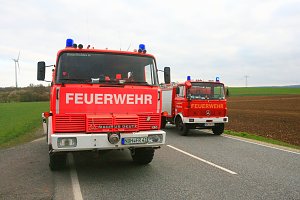 Unfallflucht und verlorene Ladung auf der B4