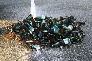 Unfallflucht und verlorene Ladung auf der B4