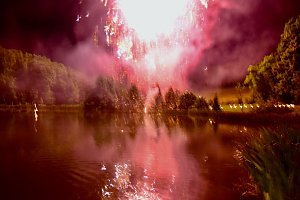 Teich in Flammen