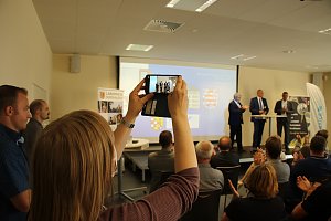 Es ist geschafft: das Oberstufengeb&auml;ude des Humboldt-Gymnasiums wurde heute Nachmittag offiziell seiner Bestimmung &uuml;bergeben