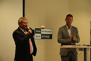 Es ist geschafft: das Oberstufengeb&auml;ude des Humboldt-Gymnasiums wurde heute Nachmittag offiziell seiner Bestimmung &uuml;bergeben
