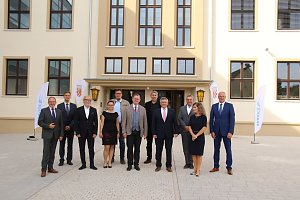 Es ist geschafft: das Oberstufengeb&auml;ude des Humboldt-Gymnasiums wurde heute Nachmittag offiziell seiner Bestimmung &uuml;bergeben