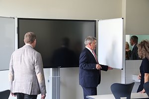 Es ist geschafft: das Oberstufengeb&auml;ude des Humboldt-Gymnasiums wurde heute Nachmittag offiziell seiner Bestimmung &uuml;bergeben