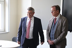 Es ist geschafft: das Oberstufengeb&auml;ude des Humboldt-Gymnasiums wurde heute Nachmittag offiziell seiner Bestimmung &uuml;bergeben
