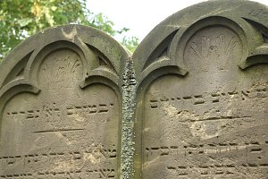 Gr&auml;ber die Geschichten erz&auml;hlen - Eindr&uuml;cke vom j&uuml;dischen Friedhof in Nordhausen