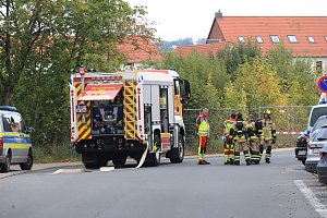 Die Polizei nimmt einen Mann fest, der ein Haus anz&uuml;nden wollte