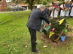 Baumpflanzung im Neust&auml;dter Kurpark