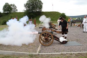 Zwei M&auml;nner, ein altes Wahrzeichen - Albrecht Uhlmann hat den Nordh&auml;user Lindwurm nachgebaut