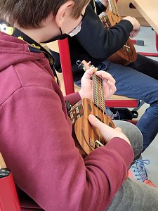 Unterricht in der Ukulele-Klasse