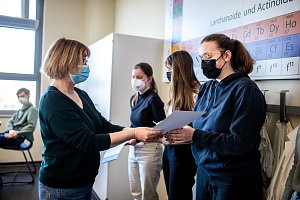 Ehrung f&uuml;r Teilnehmer der Chemieolympiade