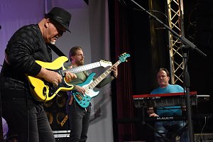 Eröffnung des 22 Plus Jazzfrühlings mit Frank Gambale