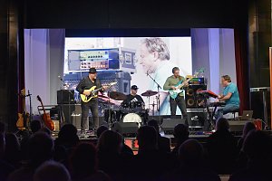 Eröffnung des 22 Plus Jazzfrühlings mit Frank Gambale