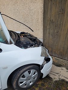 Alkoholisierter Fahrer rammt parkenden Pkw