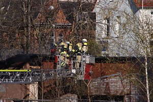 Starke Rauchentwicklung auf dem Gel&auml;nde des alten Gaswerks rief gestern die Feuerwehr auf den Plan