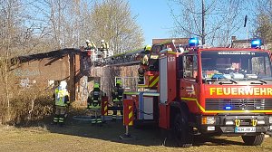 Feuerwehren auf Gel&auml;nde des alten Gaswerkes im Einsatz