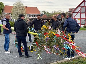 In Wolkramshausen durfte man heute endlich wieder einen Maibaum setzen
