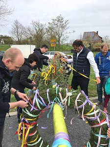 In Wolkramshausen durfte man heute endlich wieder einen Maibaum setzen