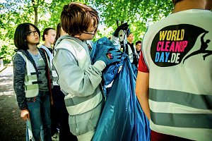 Aufr&auml;um-Aktion der Humbolt-Sch&uuml;ler im Stadtpark