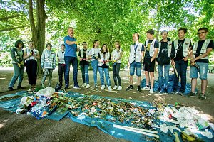 Aufr&auml;um-Aktion der Humbolt-Sch&uuml;ler im Stadtpark