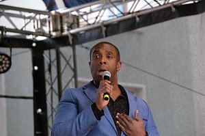 Peter Blei unterwegs auf dem Weinfest
