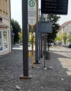 M&uuml;ll an der Haltestelle Marktplatz