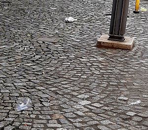 M&uuml;ll an der Haltestelle Marktplatz