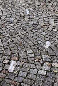 M&uuml;ll an der Haltestelle Marktplatz