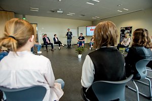 US General Konsul Ken Toko zu Gast am Humboldt-Gymnasium