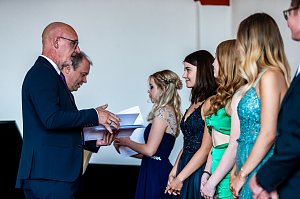 Am Herder-Gymnasium wurde heute die &Uuml;bergabe der Abiturzeugnisse feierlich begangen